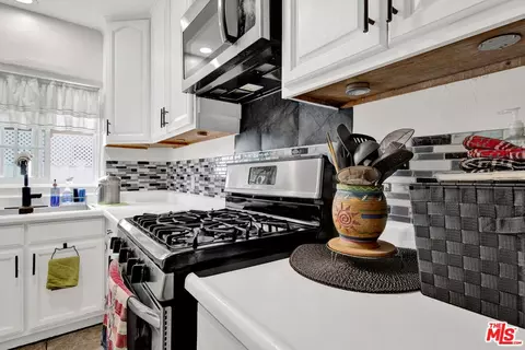 Kitchen - 6631 Olive Ave, Long Beach, CA 90805 photo 3 of 4