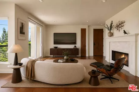 2255 Fox Hills Dr #200, Los Angeles, CA 90064