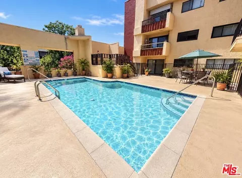 8710 Independence Ave #301, Canoga Park, CA 91304