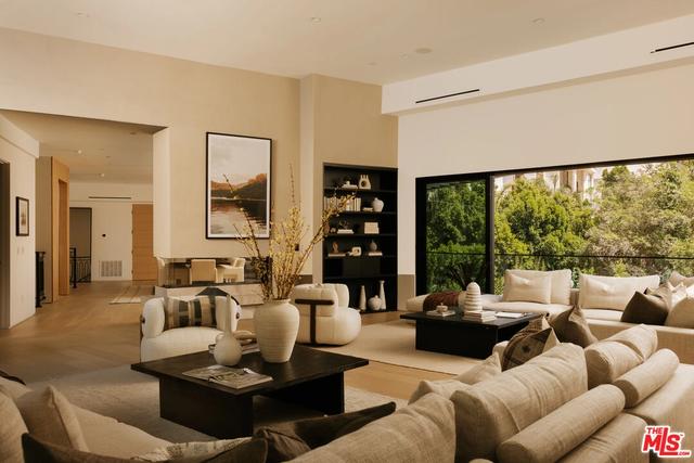 1751 Sunset Plaza Dr, Los Angeles, CA 90069