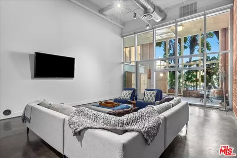 120 S Hewitt St #6, Los Angeles, CA 90012