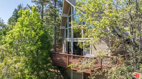 743 Bishorn Dr, Lake Arrowhead, CA 92352 photo 2