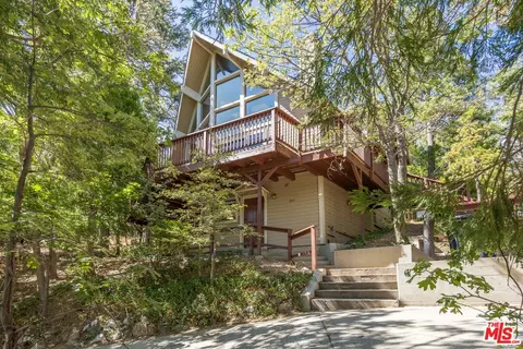743 Bishorn Dr, Lake Arrowhead, CA 92352 photo 3