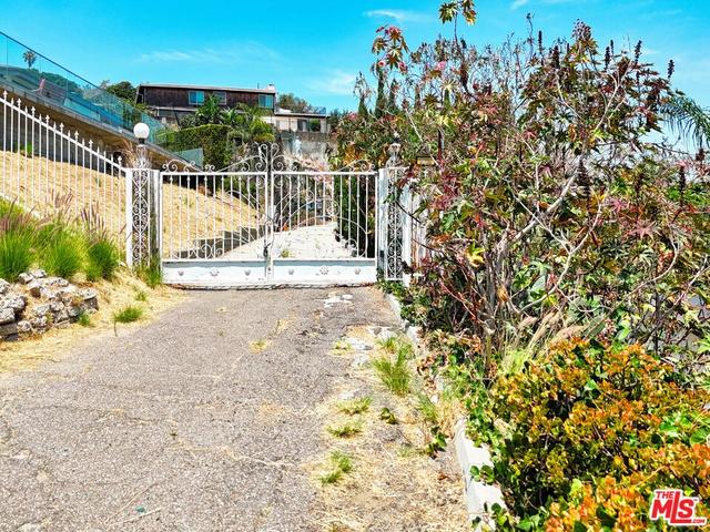 5957 Wrightcrest Dr, Culver City, CA 90232