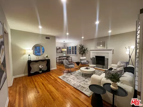 22041 Providencia St, Woodland Hills, CA 91364