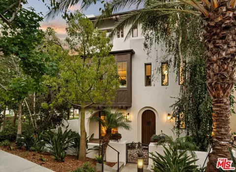 13049 S Icon Cir, Playa Vista, CA 90094