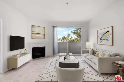 620 S Gramercy Pl #301, Los Angeles, CA 90005