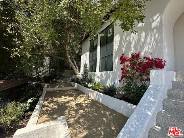 4300 Ambrose Ave, Los Angeles, CA 90027
