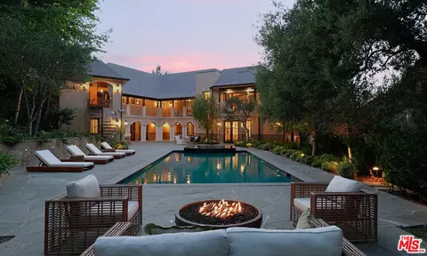 3911 Oeste Ave, Studio City, CA 91604