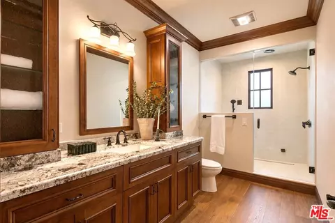 Bath - 3911 Oeste Ave, Studio City, CA 91604 photo 1 of 4