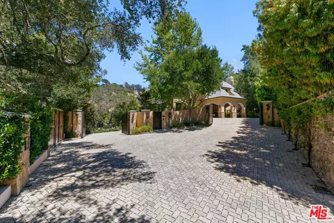 Exterior - 3911 Oeste Ave, Studio City, CA 91604 photo 2 of 17