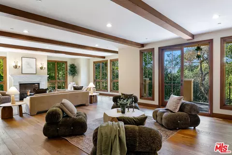 Living - 3911 Oeste Ave, Studio City, CA 91604 photo 5 of 7