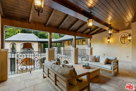 Exterior - 3911 Oeste Ave, Studio City, CA 91604 photo 4 of 17