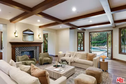 Living - 3911 Oeste Ave, Studio City, CA 91604 photo 6 of 7