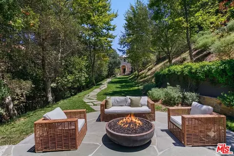 Exterior - 3911 Oeste Ave, Studio City, CA 91604 photo 10 of 17