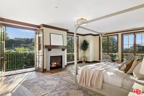 Bedroom - 3911 Oeste Ave, Studio City, CA 91604 photo 3 of 7