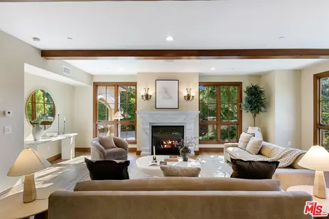 Living - 3911 Oeste Ave, Studio City, CA 91604 photo 4 of 7
