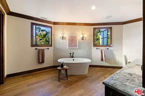 Bath - 3911 Oeste Ave, Studio City, CA 91604 photo 3 of 4