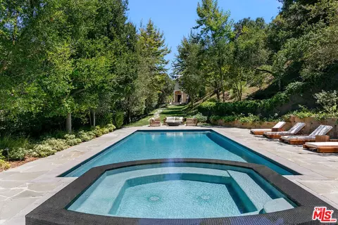 Exterior - 3911 Oeste Ave, Studio City, CA 91604 photo 9 of 17
