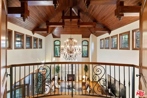 Entry Way - 3911 Oeste Ave, Studio City, CA 91604 photo 1 of 2