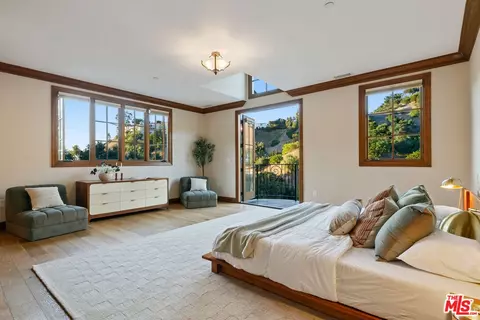 Bedroom - 3911 Oeste Ave, Studio City, CA 91604 photo 6 of 7