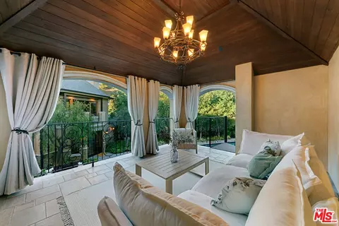 Exterior - 3911 Oeste Ave, Studio City, CA 91604 photo 5 of 17