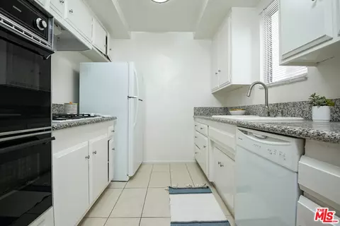 337 N Palm Dr, Beverly Hills, CA 90210 photo 4