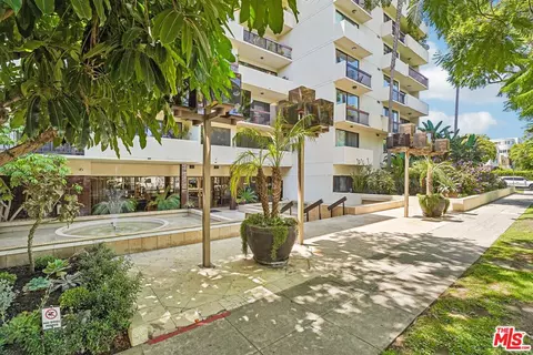 325 N Oakhurst Dr #PH2, Beverly Hills, CA 90210