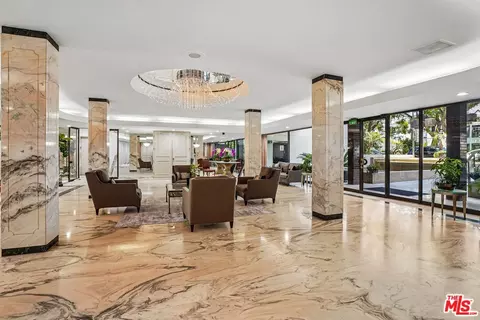 325 N Oakhurst Dr #PH2, Beverly Hills, CA 90210