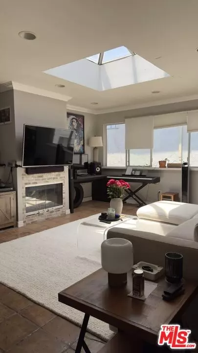 938 Palm Ave #203, West Hollywood, CA 90069