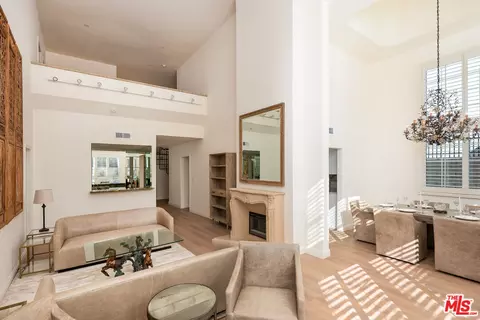 2337 Fox Hills Dr #102, Los Angeles, CA 90064