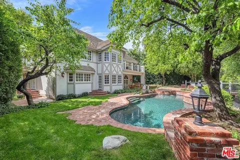 3225 Iredell Ln, Studio City, CA 91604