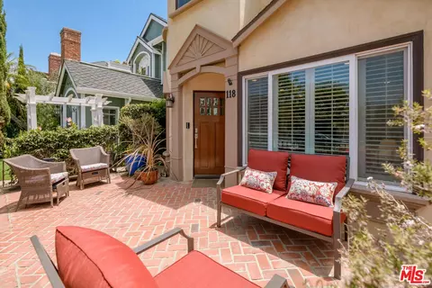 118 3rd St, Seal Beach, CA 90740