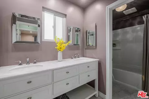 Bath - 118 3rd St, Seal Beach, CA 90740 photo 4 of 6