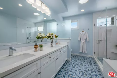 Bath - 118 3rd St, Seal Beach, CA 90740 photo 5 of 6