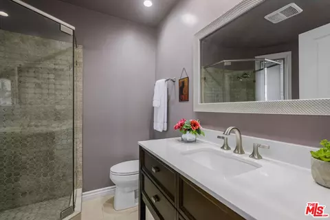 Bath - 118 3rd St, Seal Beach, CA 90740 photo 2 of 6