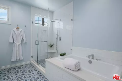 Bath - 118 3rd St, Seal Beach, CA 90740 photo 6 of 6