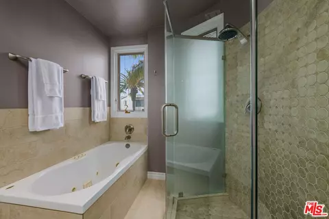 Bath - 118 3rd St, Seal Beach, CA 90740 photo 3 of 6