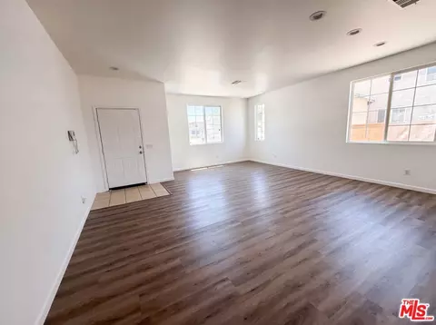 Living - 3147 W Lingard St, Lancaster, CA 93536 photo 1 of 5