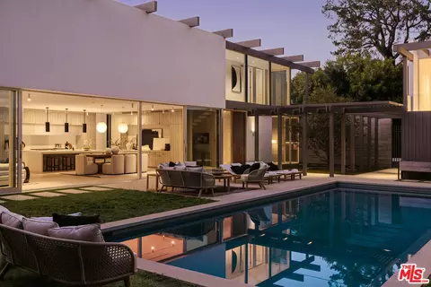 15520 Hamner Dr, Los Angeles, CA 90077