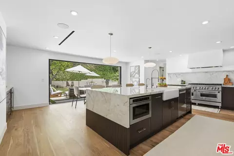 3218 Fond Dr, Encino, CA 91436