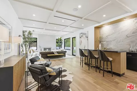 3218 Fond Dr, Encino, CA 91436
