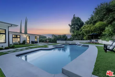 3218 Fond Dr, Encino, CA 91436