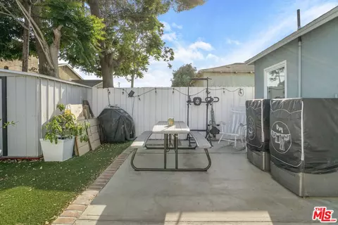 Exterior - 824 W Palmer St, Compton, CA 90220 photo 10 of 12