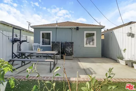 Exterior - 824 W Palmer St, Compton, CA 90220 photo 12 of 12