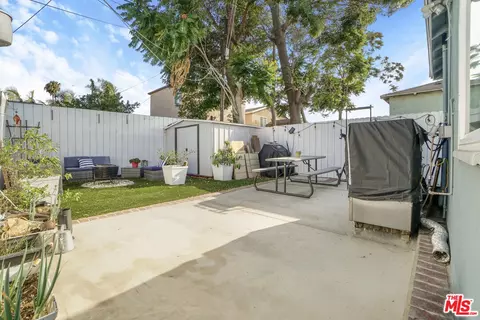Exterior - 824 W Palmer St, Compton, CA 90220 photo 9 of 12