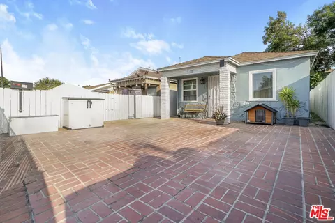 Exterior - 824 W Palmer St, Compton, CA 90220 photo 4 of 12