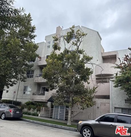 11230 Peach Grove St #208, North Hollywood, CA 91601