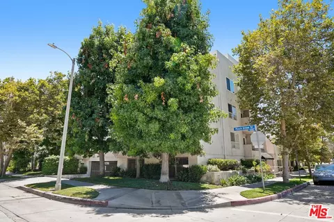 11230 Peach Grove St #208, North Hollywood, CA 91601