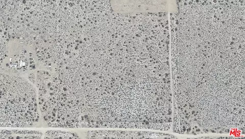 210 Avenue X, Llano, CA 93544 photo 3